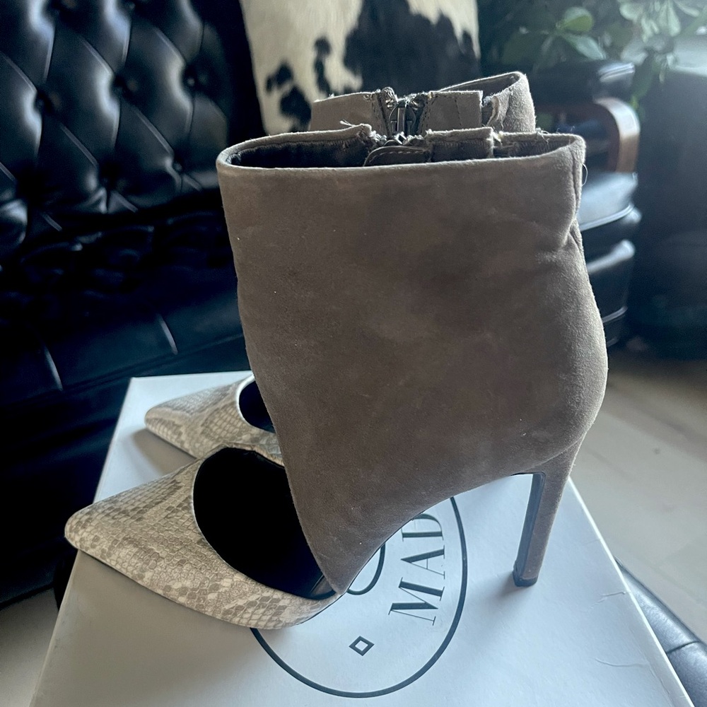 Steve Madden Heels w/ Ankle Cuff, Gray and White Snake print